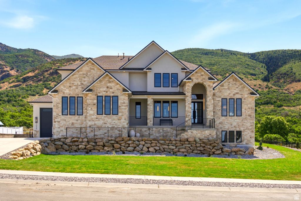 1056 N WIZARD HTS, Kaysville, UT 84037