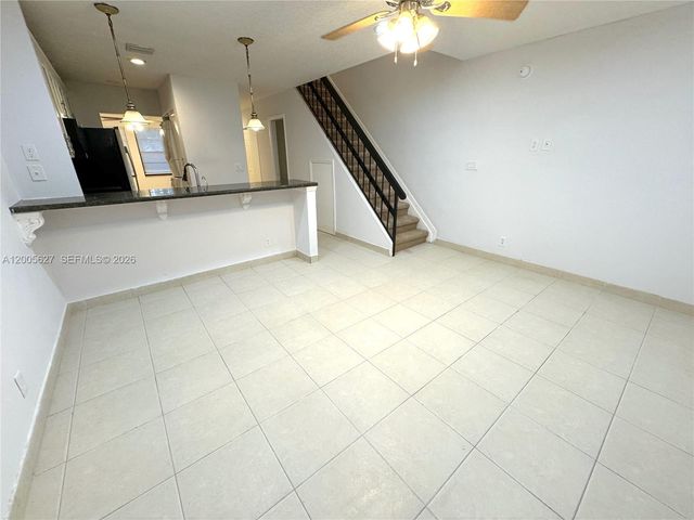 9120 NW 40th St 18, Coral Springs, FL 33065