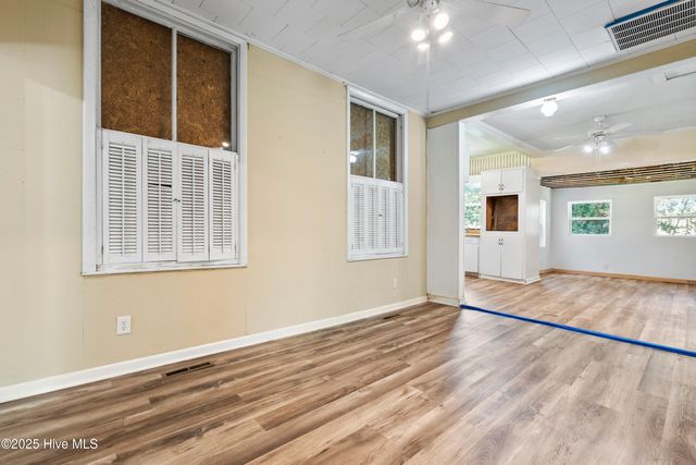 401 Pecan Lane, Lake Waccamaw, NC 28450