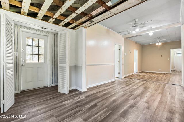 401 Pecan Lane, Lake Waccamaw, NC 28450