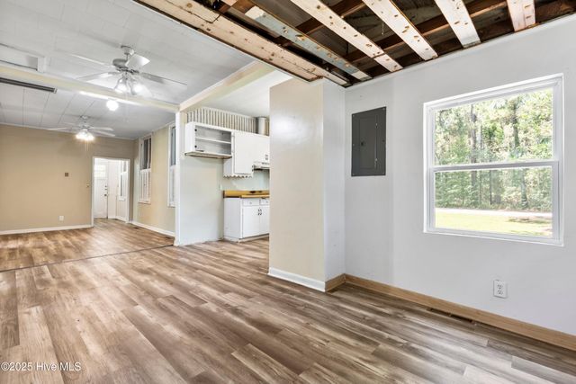 401 Pecan Lane, Lake Waccamaw, NC 28450