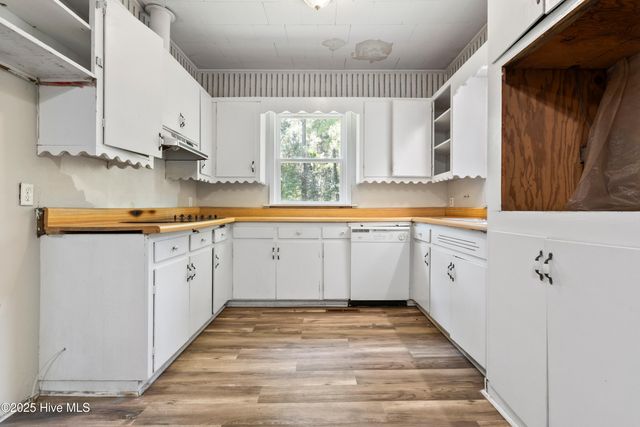 401 Pecan Lane, Lake Waccamaw, NC 28450