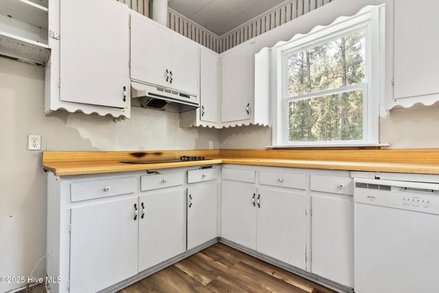 401 Pecan Lane, Lake Waccamaw, NC 28450