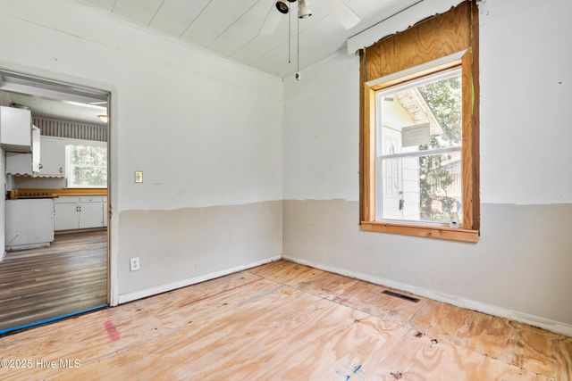 401 Pecan Lane, Lake Waccamaw, NC 28450