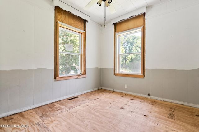 401 Pecan Lane, Lake Waccamaw, NC 28450