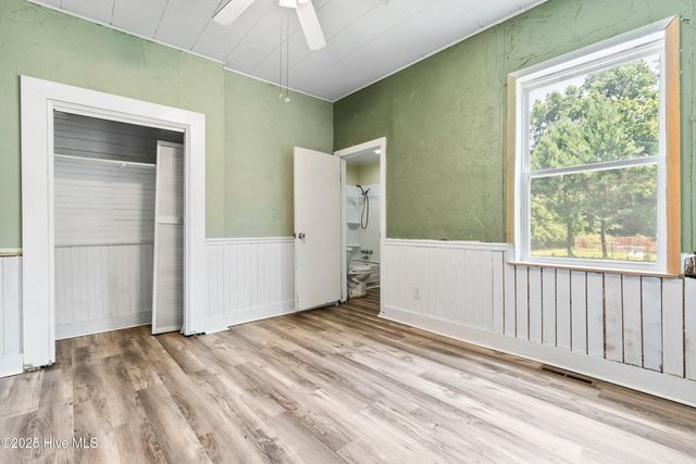 401 Pecan Lane, Lake Waccamaw, NC 28450