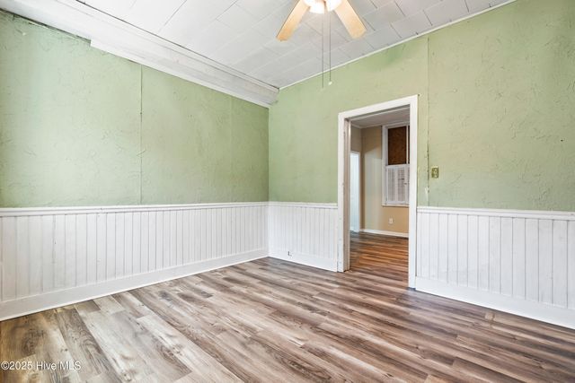 401 Pecan Lane, Lake Waccamaw, NC 28450