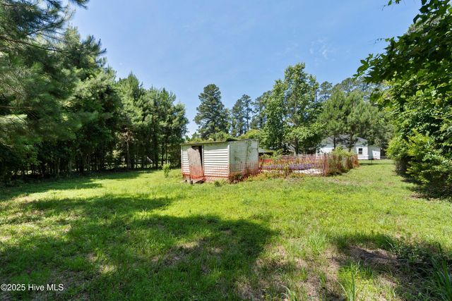 401 Pecan Lane, Lake Waccamaw, NC 28450