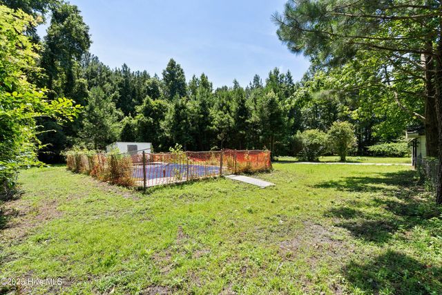 401 Pecan Lane, Lake Waccamaw, NC 28450