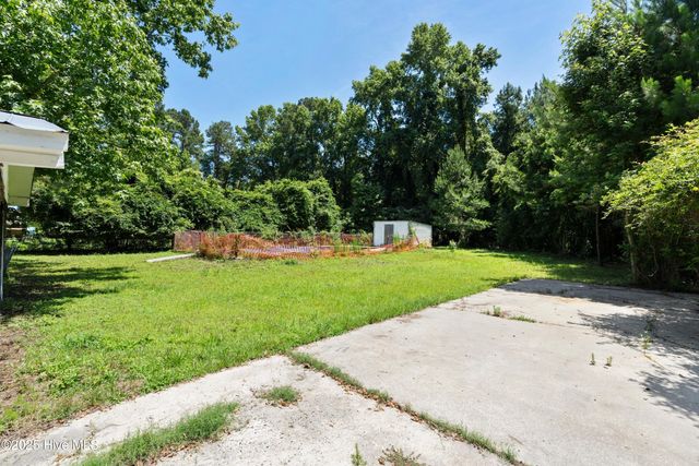 401 Pecan Lane, Lake Waccamaw, NC 28450