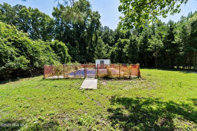 401 Pecan Lane, Lake Waccamaw, NC 28450