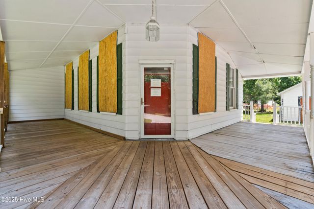 401 Pecan Lane, Lake Waccamaw, NC 28450