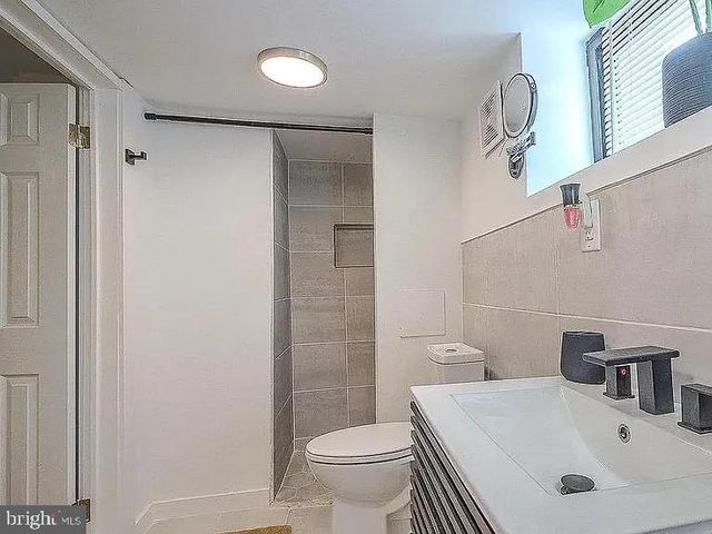 913 S YEWDALL ST, Philadelphia, PA 19143