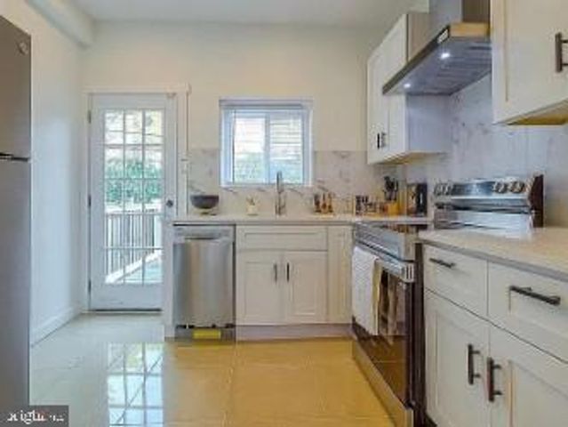 913 S YEWDALL ST, Philadelphia, PA 19143