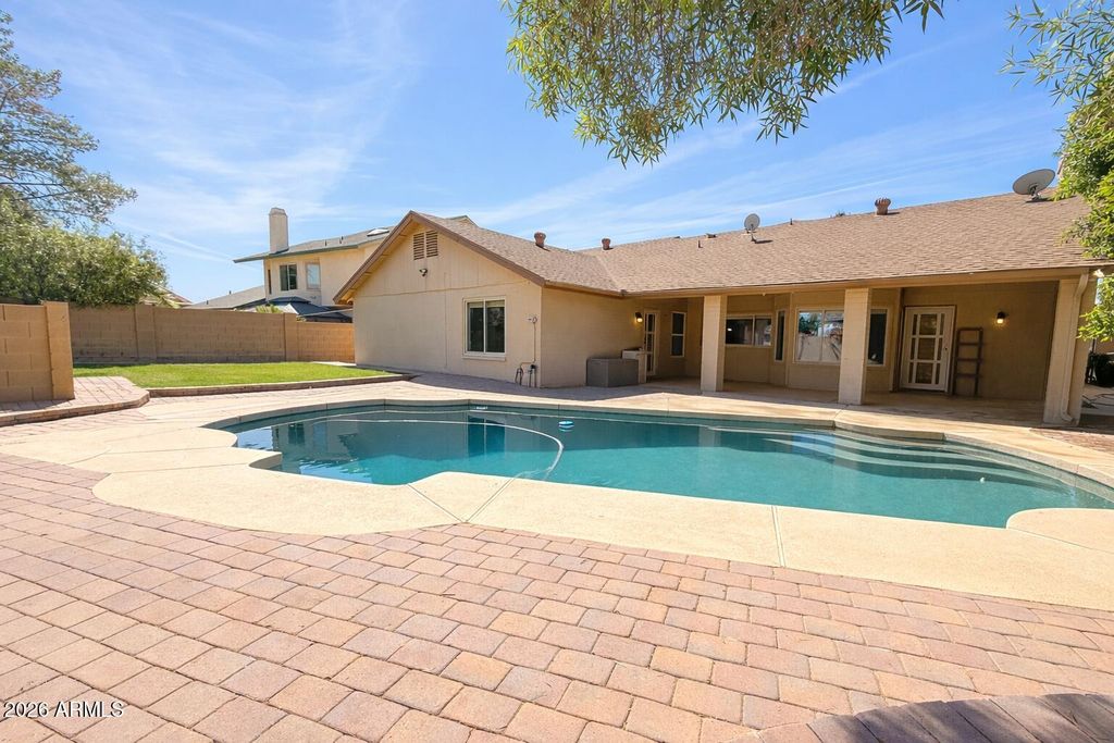 1906 E CAROLINE Lane, Tempe, AZ 85284 — photo 2