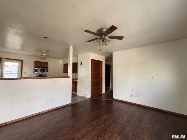 16806 10TH Avenue N, East Moline, IL 61244