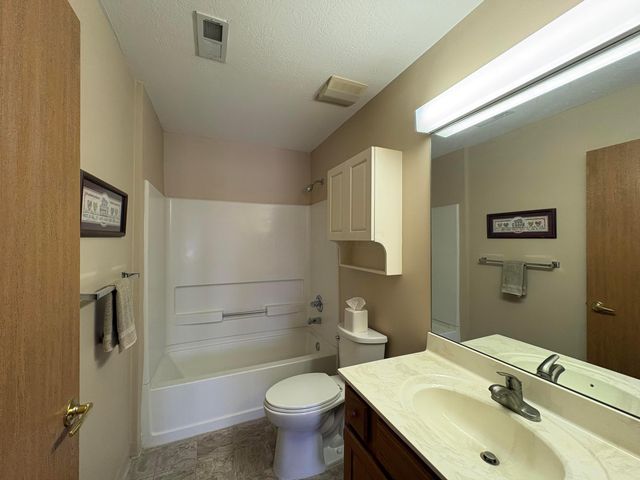 4560 Whittington Drive, Groveport, OH 43125