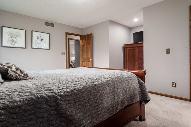 2412 SQUAW PRAIRIE Road, Belvidere, IL 61008