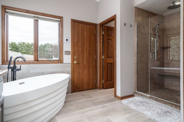 2412 SQUAW PRAIRIE Road, Belvidere, IL 61008