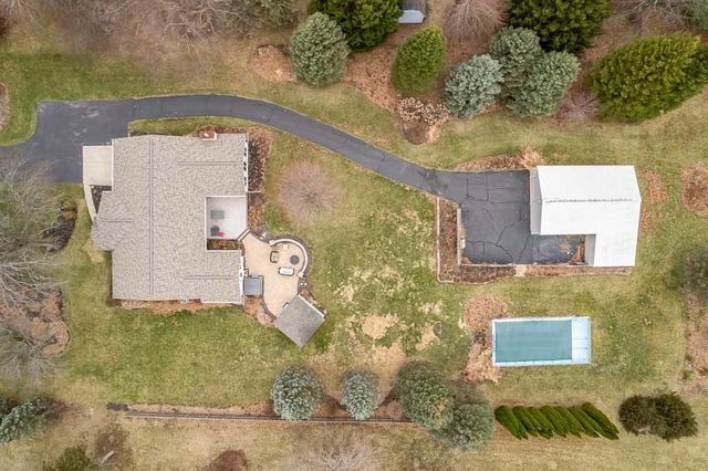 2412 SQUAW PRAIRIE Road, Belvidere, IL 61008