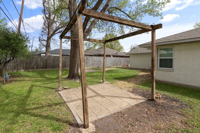 2131 Counter Point Drive, Houston, TX 77055