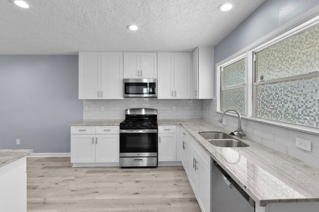 2131 Counter Point Drive, Houston, TX 77055
