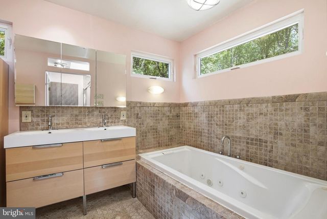 3 UPPER BANK DR, Chadds Ford, PA 19317