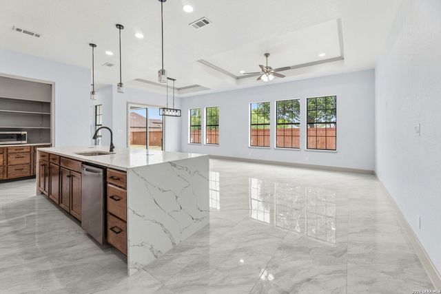 8220 Alton Blvd, Selma, TX 78154