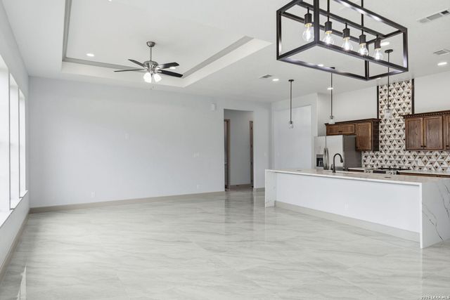 8220 Alton Blvd, Selma, TX 78154
