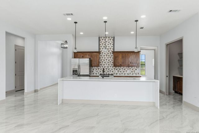 8220 Alton Blvd, Selma, TX 78154
