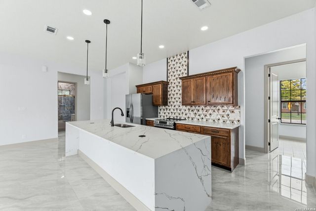 8220 Alton Blvd, Selma, TX 78154