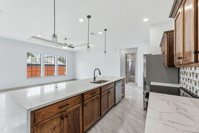 8220 Alton Blvd, Selma, TX 78154