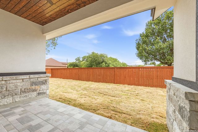 8220 Alton Blvd, Selma, TX 78154