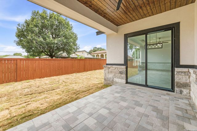 8220 Alton Blvd, Selma, TX 78154