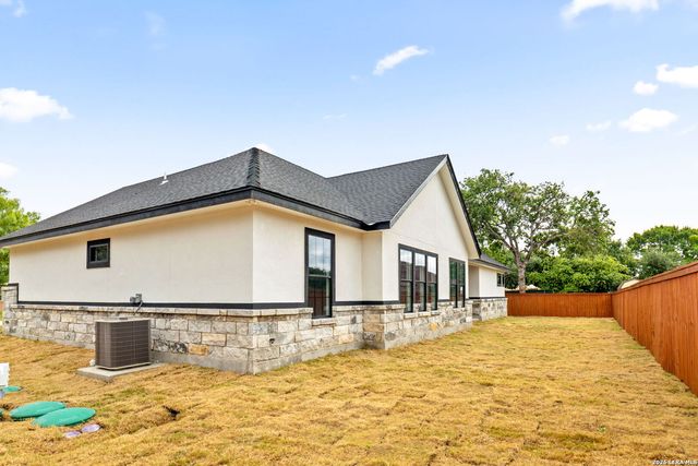 8220 Alton Blvd, Selma, TX 78154