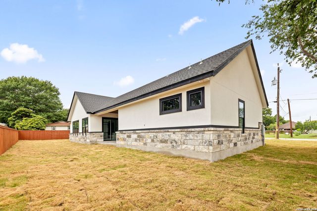 8220 Alton Blvd, Selma, TX 78154