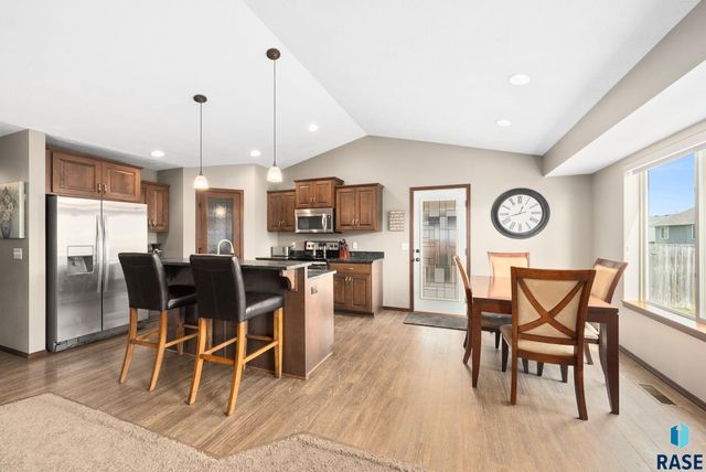 4308 S Vista Park Ave Avenue, Sioux Falls, SD 57106