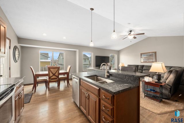 4308 S Vista Park Ave Avenue, Sioux Falls, SD 57106