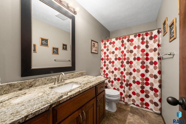 4308 S Vista Park Ave Avenue, Sioux Falls, SD 57106