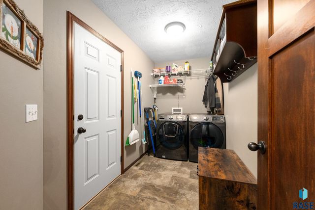 4308 S Vista Park Ave Avenue, Sioux Falls, SD 57106