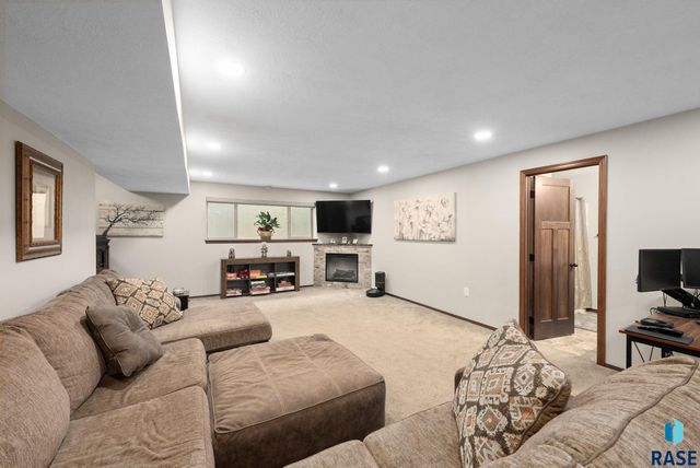 4308 S Vista Park Ave Avenue, Sioux Falls, SD 57106