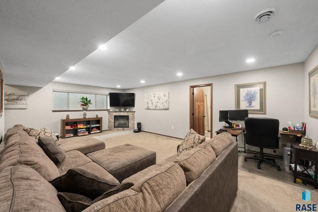 4308 S Vista Park Ave Avenue, Sioux Falls, SD 57106