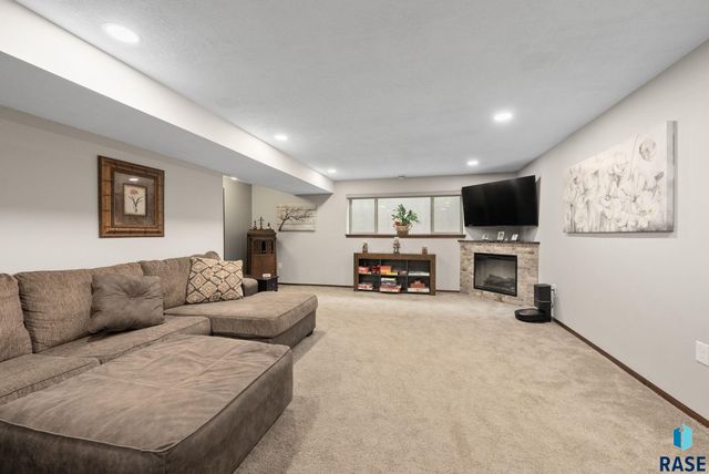 4308 S Vista Park Ave Avenue, Sioux Falls, SD 57106