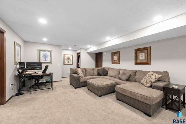 4308 S Vista Park Ave Avenue, Sioux Falls, SD 57106