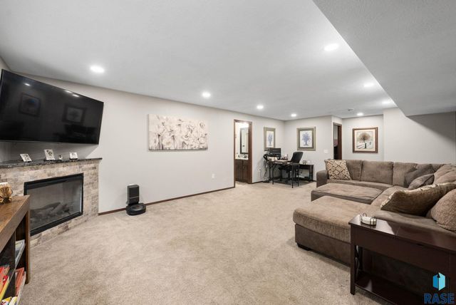 4308 S Vista Park Ave Avenue, Sioux Falls, SD 57106