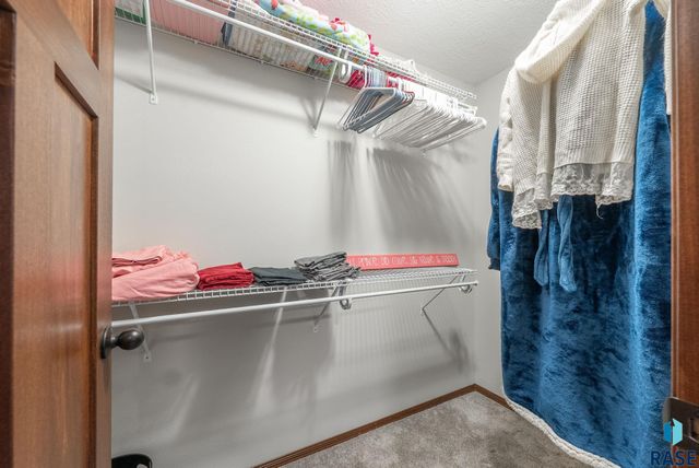 4308 S Vista Park Ave Avenue, Sioux Falls, SD 57106