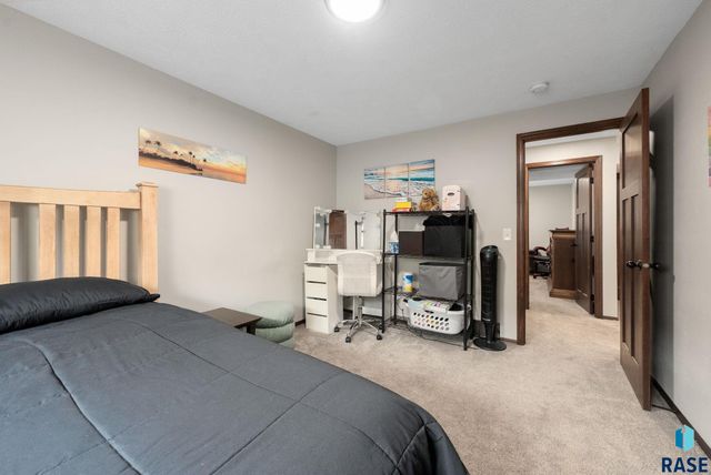 4308 S Vista Park Ave Avenue, Sioux Falls, SD 57106