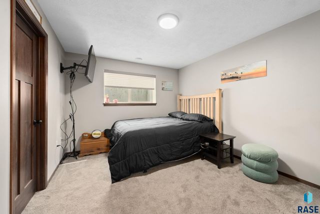 4308 S Vista Park Ave Avenue, Sioux Falls, SD 57106