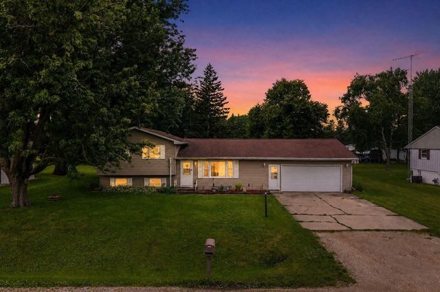 14 Arcade Glen Road, Ripon, WI 54971