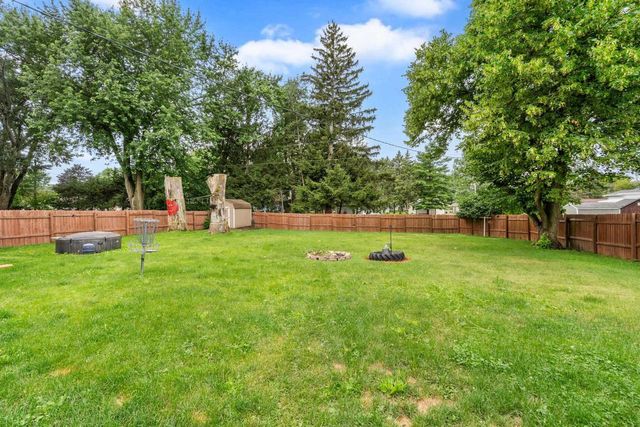 14 Arcade Glen Road, Ripon, WI 54971
